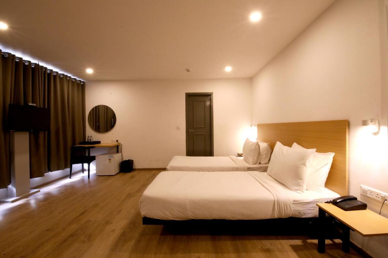 Crayon Hotels Gandhinagar Exterior photo